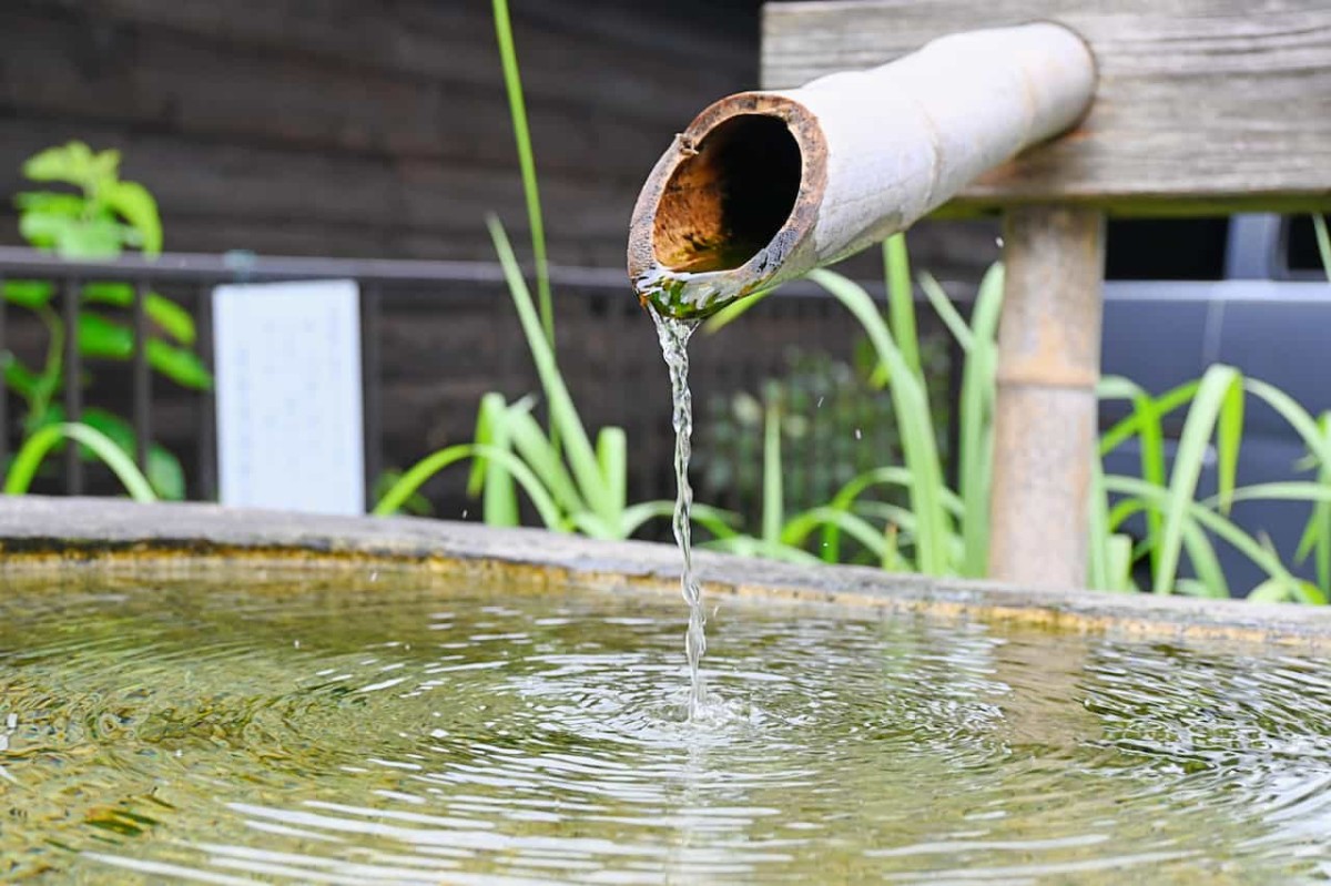 島根県安来市にある名水スポット「お茶の水井戸」