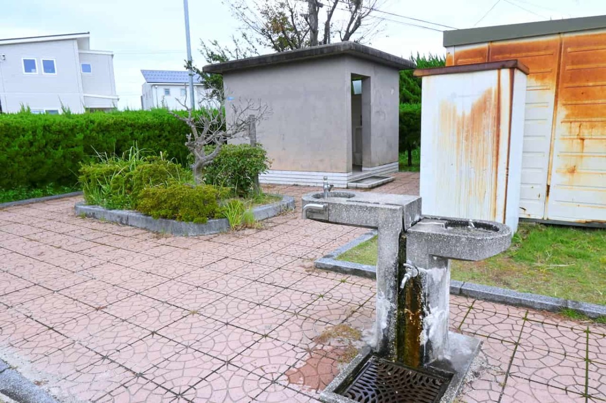 鳥取県米子市にある『福生東公園』のトイレと水飲み場