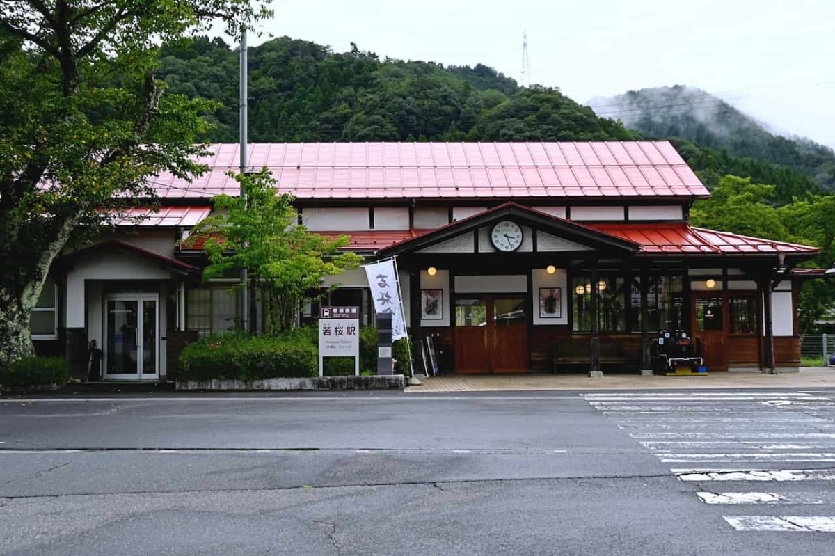 鳥取県八頭郡若桜町にある『若桜駅』の外観