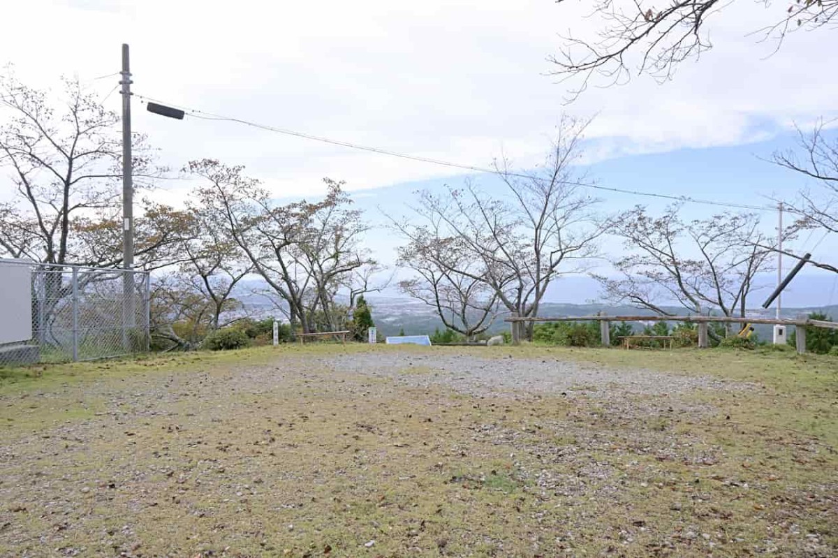 島根県益田市にある「比礼振山」の山頂