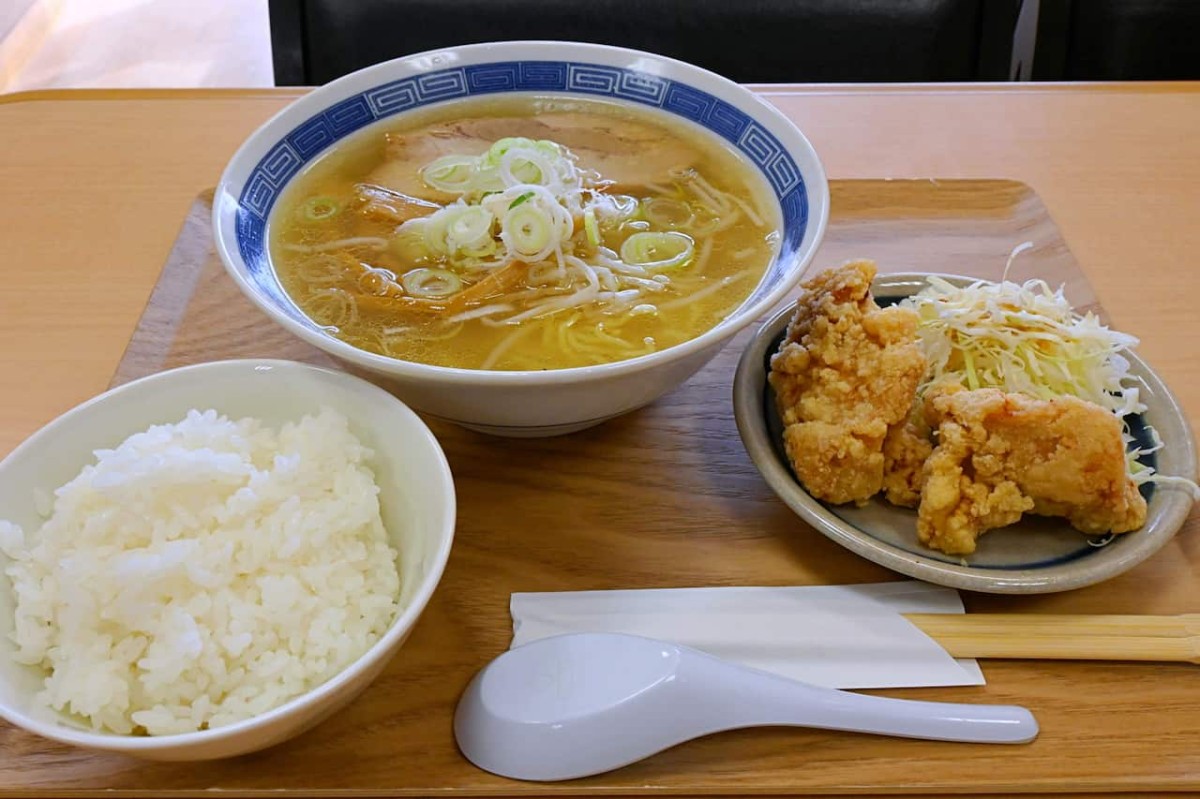 島根県松江市の『多久の湯』内にある『多久食堂』の「ラーメン定食」