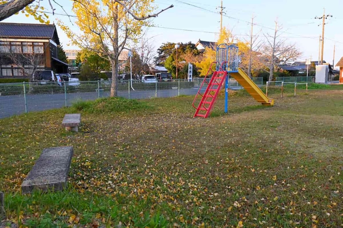 島根県出雲市にある『下出西遊園地』の11月の様子