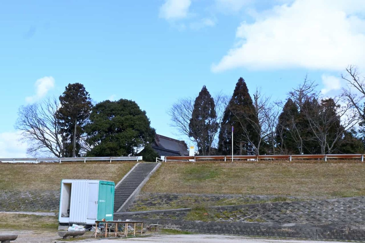 鳥取県米子市にある『八幡神社』近くの河川敷