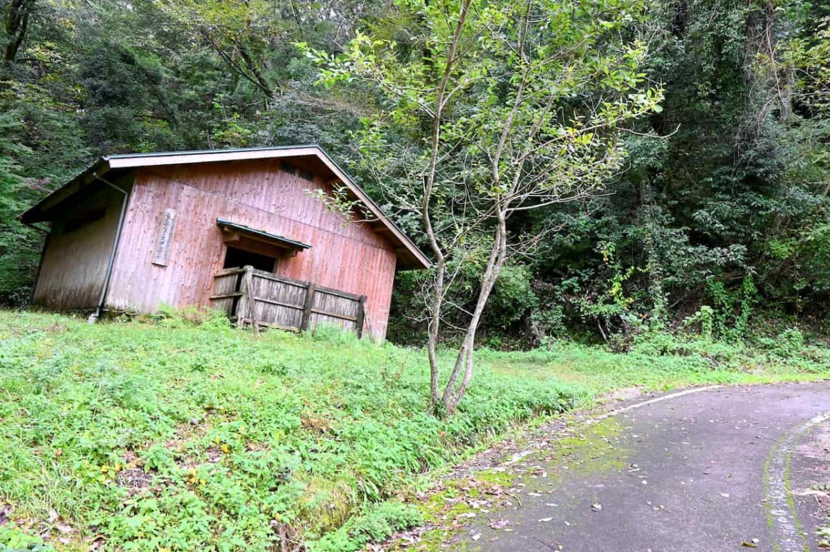 鳥取県南部町にある「ミステリースクエア―」の外観