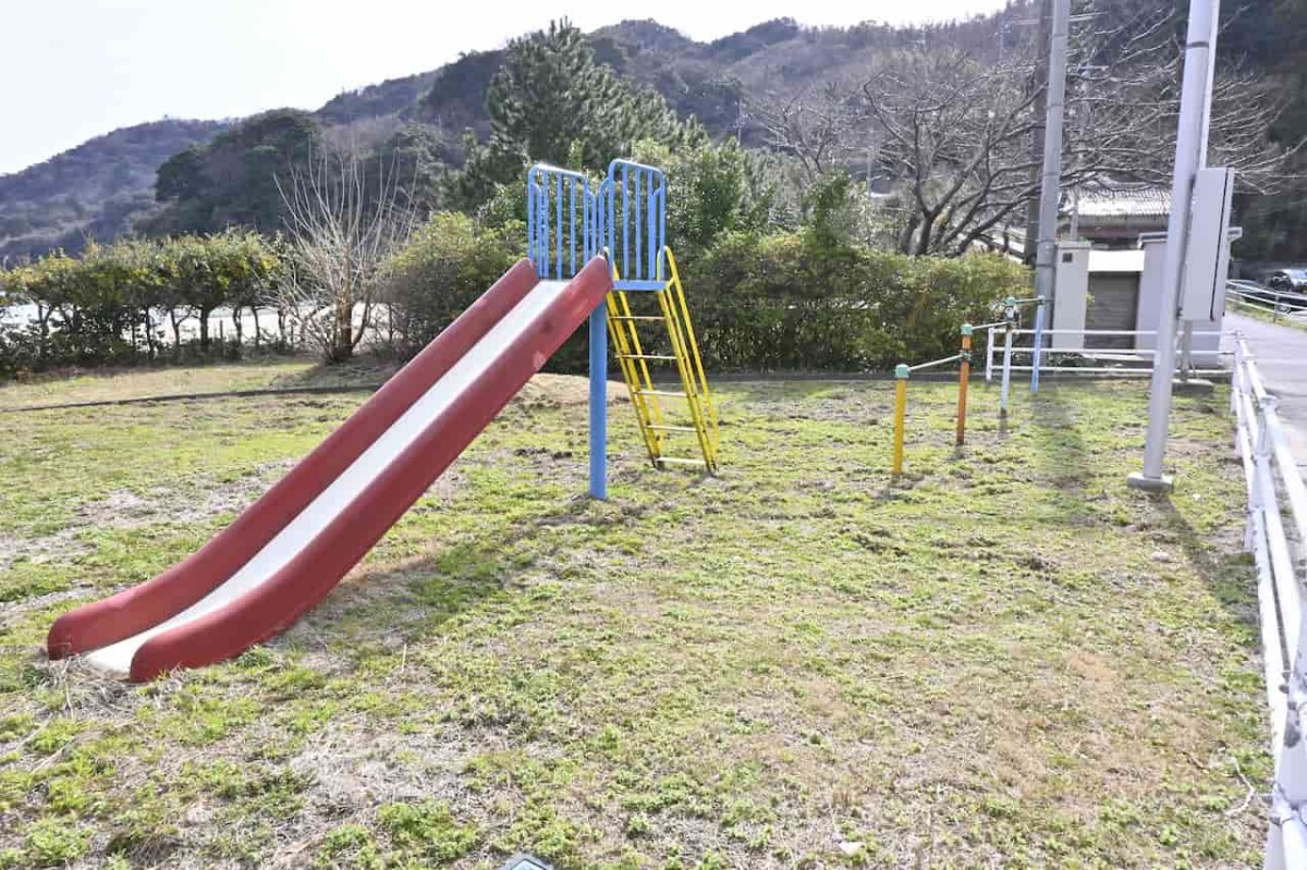 島根県松江市にある『笹子公園』のすべり台