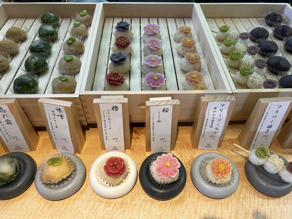 鳥取県鳥取市にオープンしたフラワーおはぎ専門店『Oh!huggy!!』の店内の様子