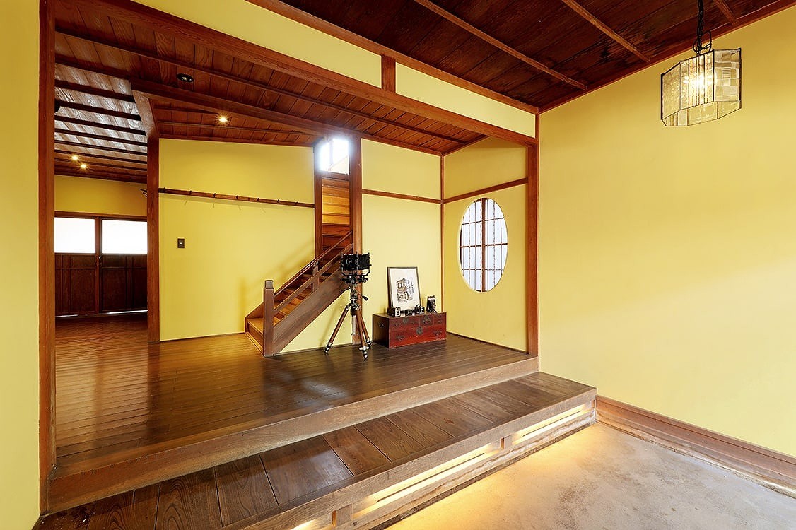 島根県安来市にオープンした体験型宿泊施設『YASUYA』の館内の様子