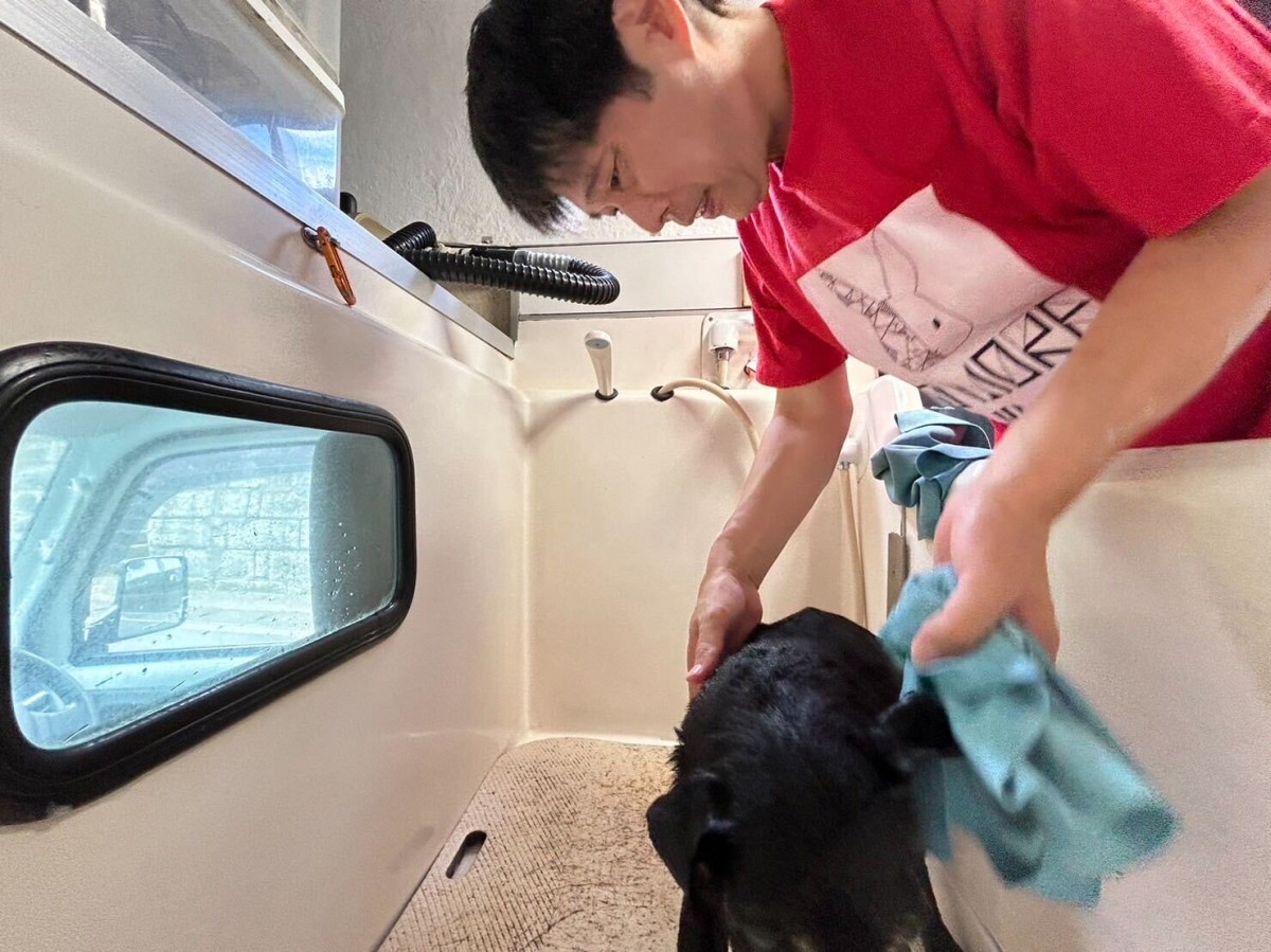 島根県出雲市のドッグシャンプーサービス『犬アル』の施術の様子