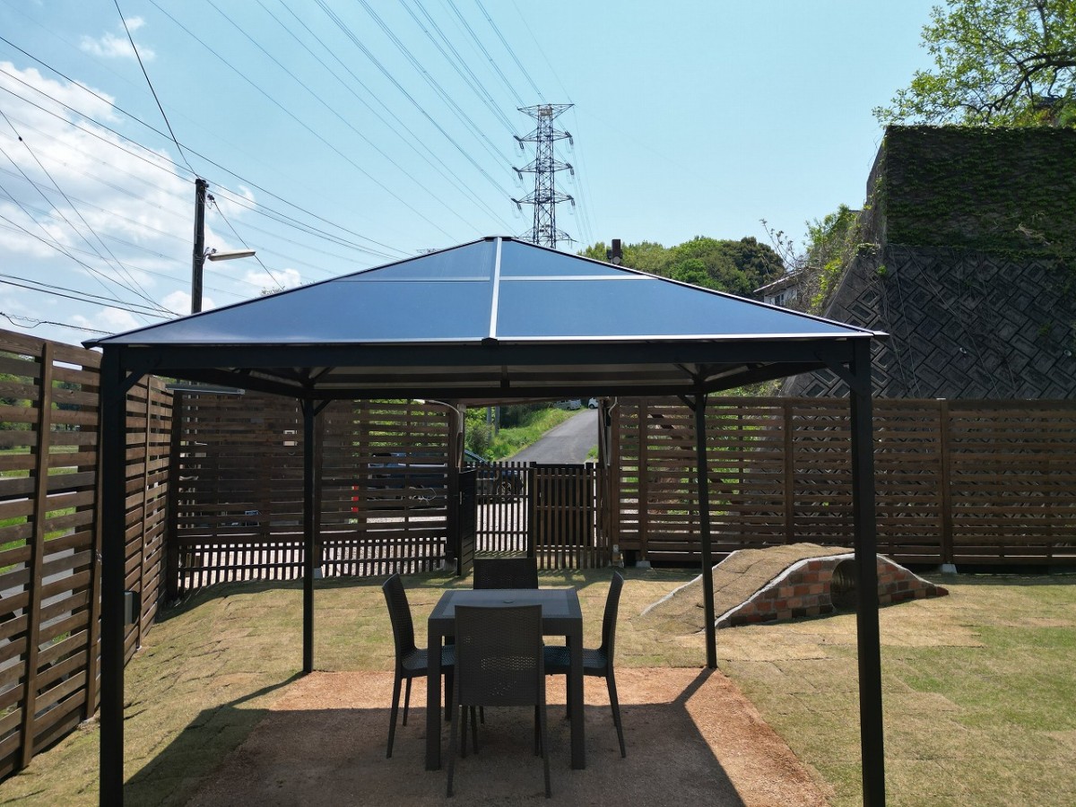 島根県松江市にオープンしたドッグパーク『MiniatureGarden』の施設内の様子