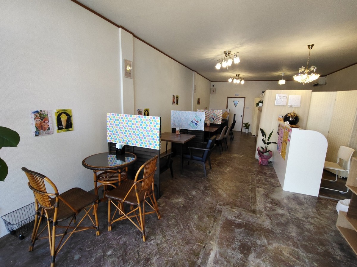 鳥取県米子市にオープンした『Cafe Poco Loco』の店内の様子