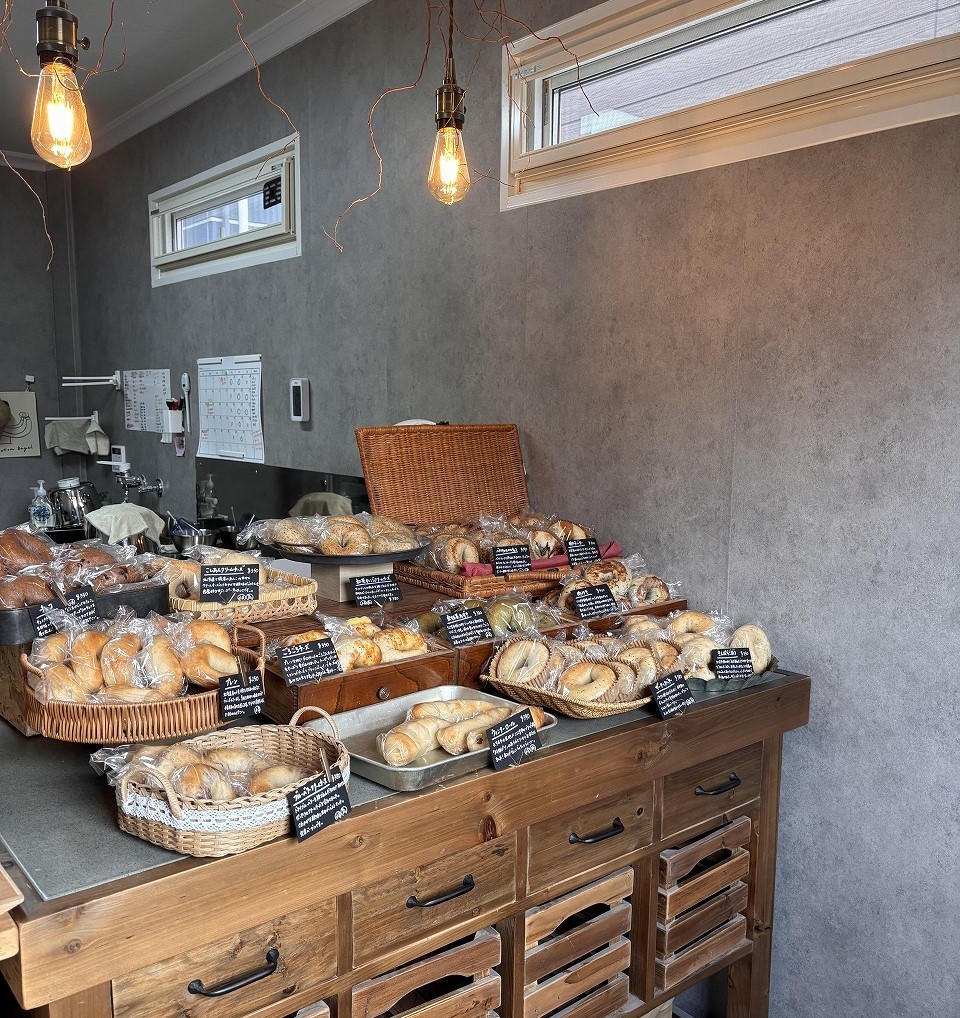 島根県江津市にオープンした『toton bagle』の店内の様子