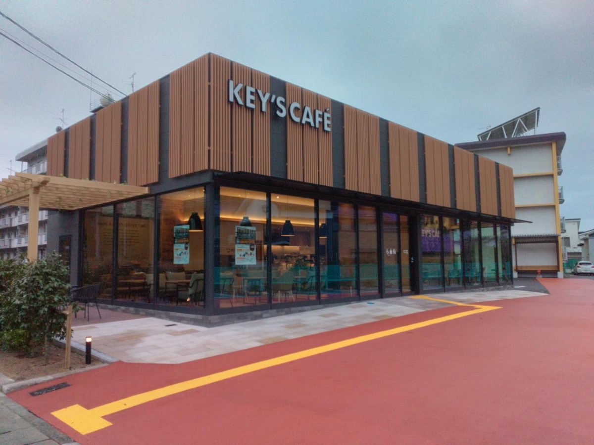 鳥取県鳥取市『KEY'S CAFE 鳥取丸山店』の外観