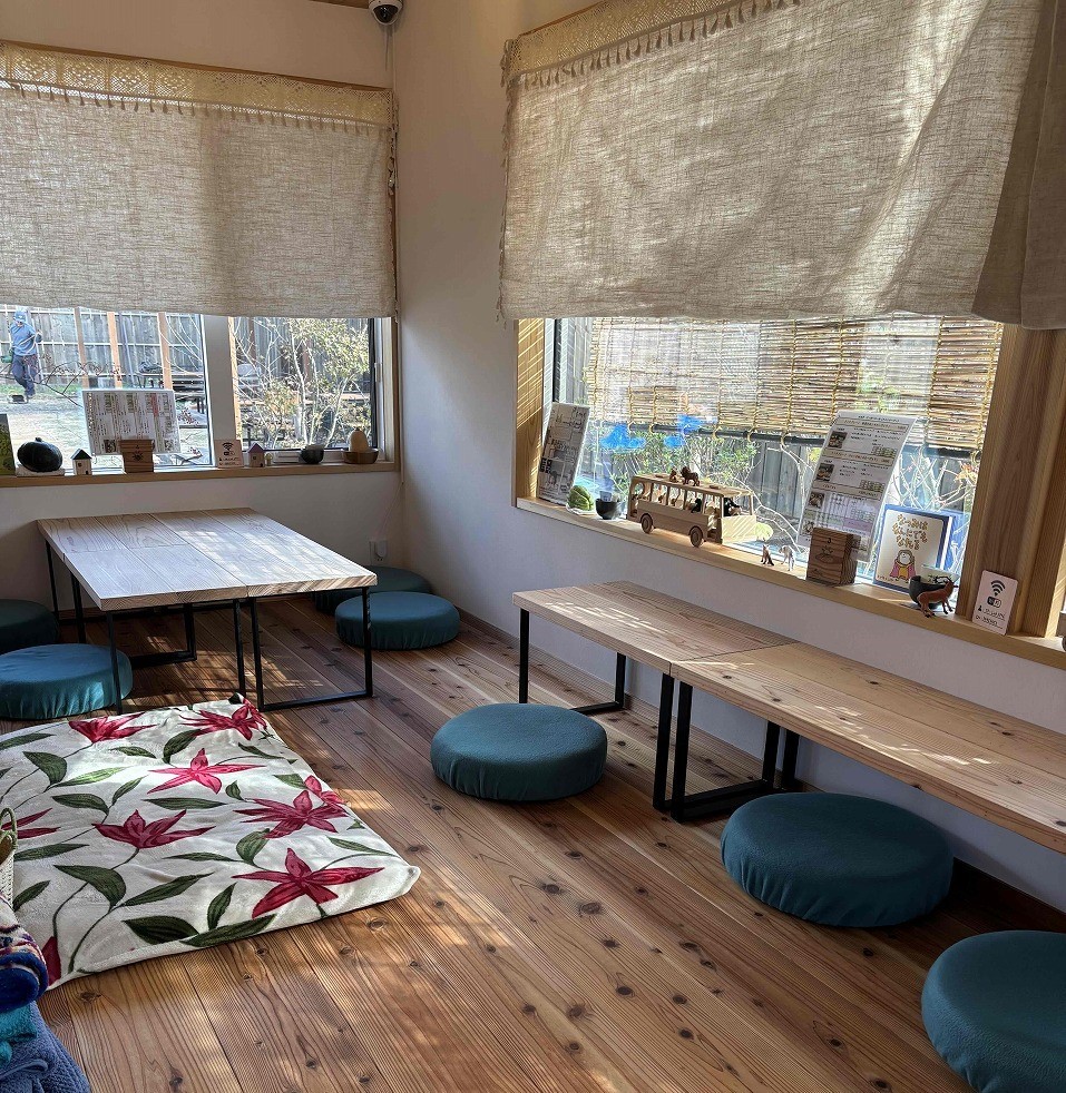 鳥取県境港市にオープンした『お庭カフェbriller』の店内の様子