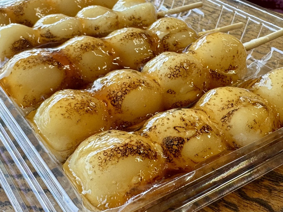 島根県出雲市にある『たきがわ製菓』の団子