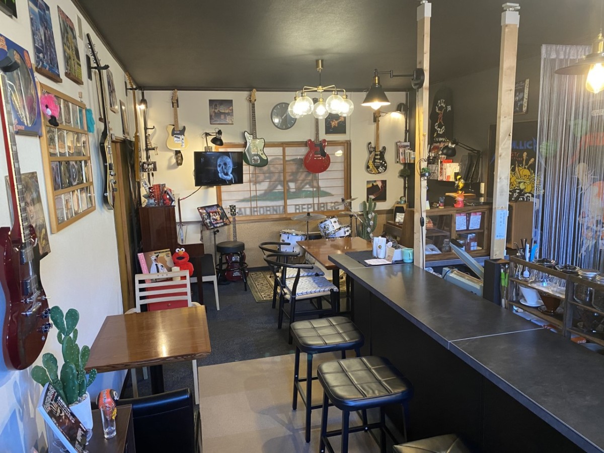 島根県安来市にオープンしたカフェ『ザ・クロドリコーヒー』の店内の様子