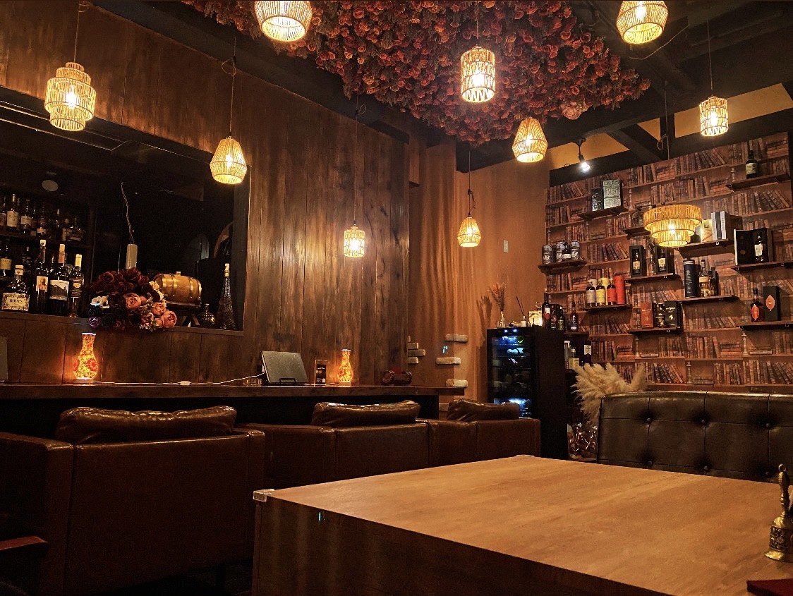 島根県松江市にオープンしたバー『bar the Garden』の店内の様子