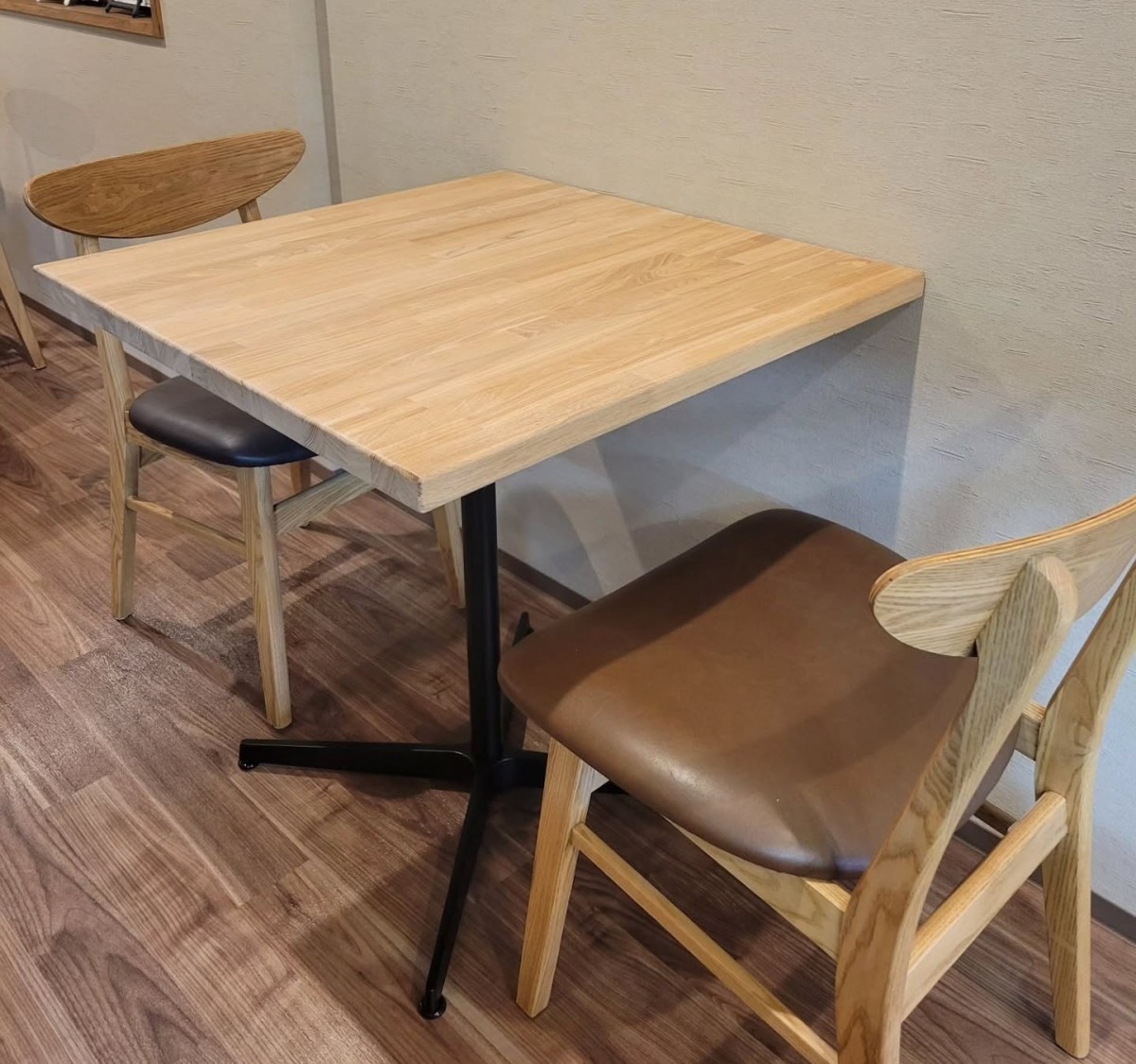 島根県出雲市にオープンした『創作おばんざい とまり木』の店内の様子