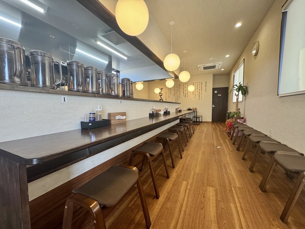 島根県出雲市にオープンしたラーメン店『らぁ麺 げんてつ』の店内の様子