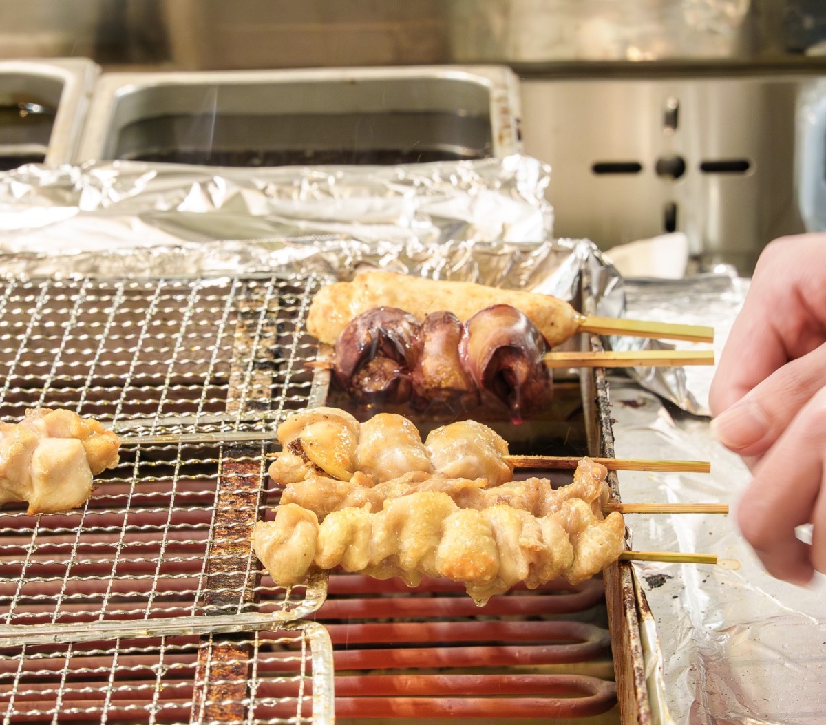 島根県松江市にオープンした焼き鳥専門店『やきとり酒場 一鳥前 松江店』の店内の様子