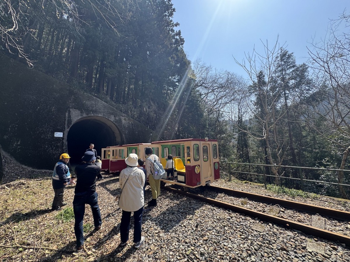 島根県邑南町のレジャー「トロッコ乗車体験」のトロッコ