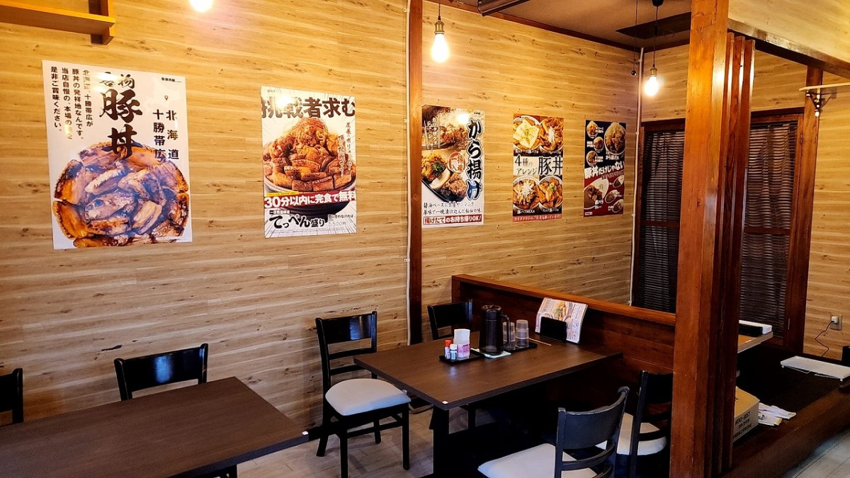 鳥取県米子市『元祖豚丼屋TONTON 米子店』の内観