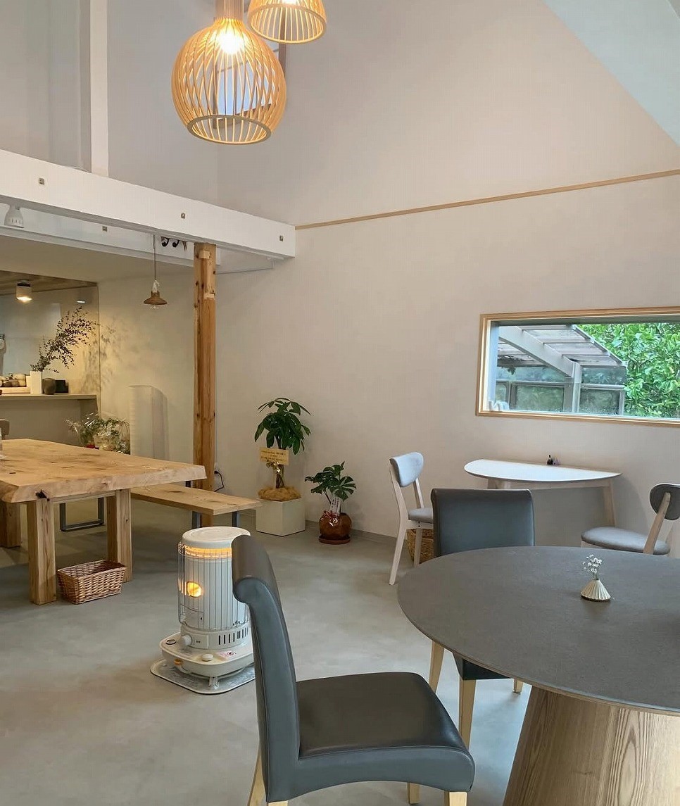 島根県雲南市にオープンした『natural cafe Kisuki』の店内の様子