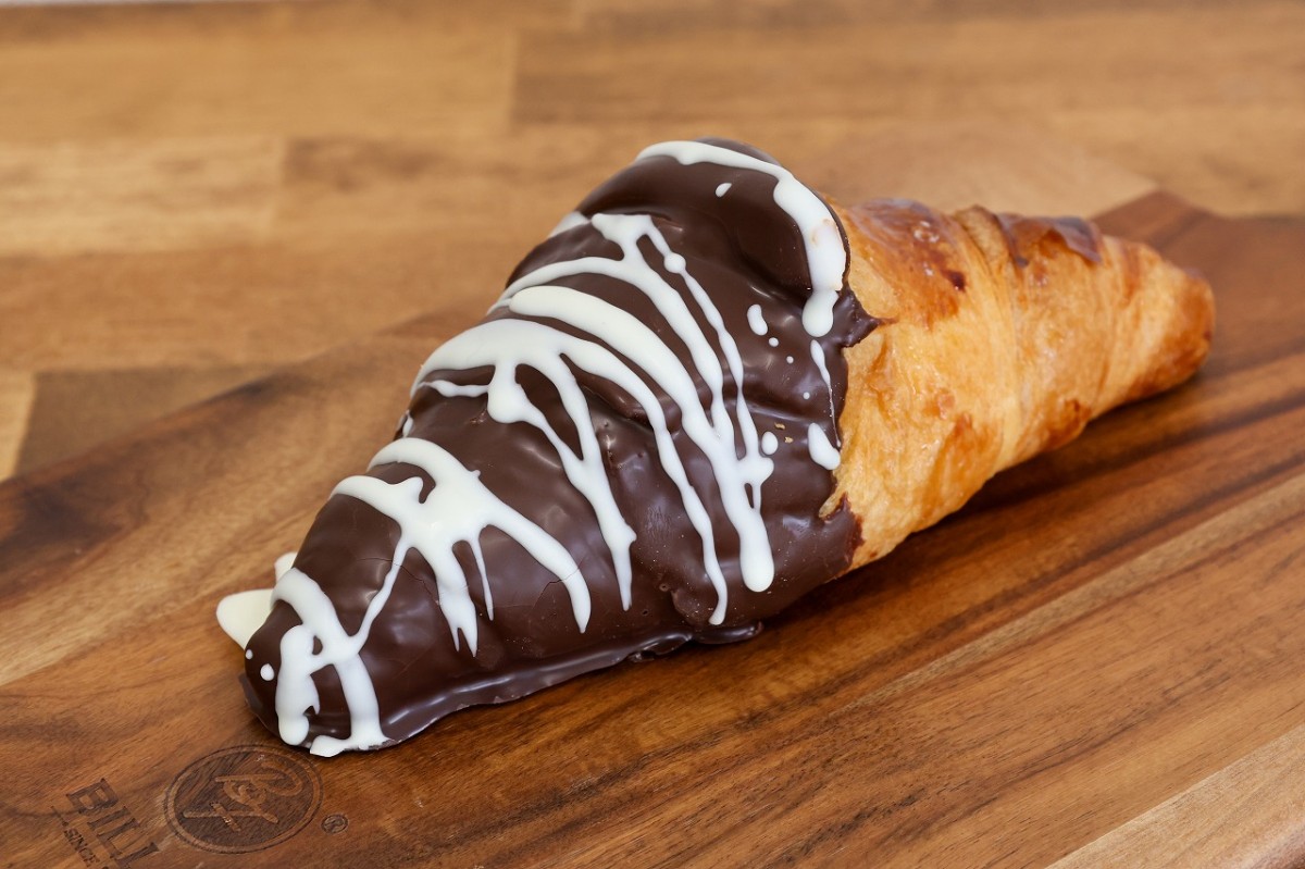 鳥取県米子市にあるクロワッサン専門店『100日だけのチョコクロワッサン by TonyBake 鳥取米子店』のチョコクロワッサン
