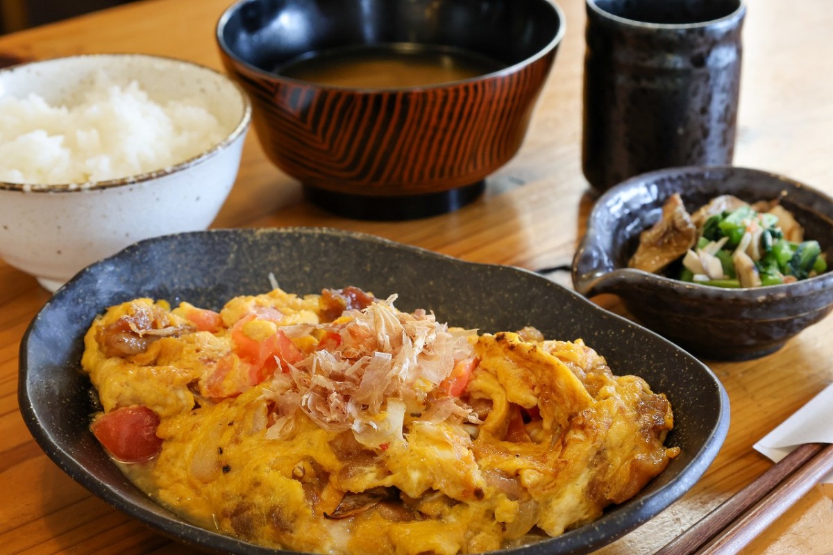 島根県出雲市にオープンした食事処『めしと酒と てんやわんや』のメニュー