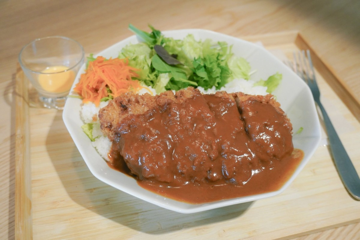 松江市役所２階にオープンした『Senchasou Japanese TEA cafe＆dine 』のカツライス