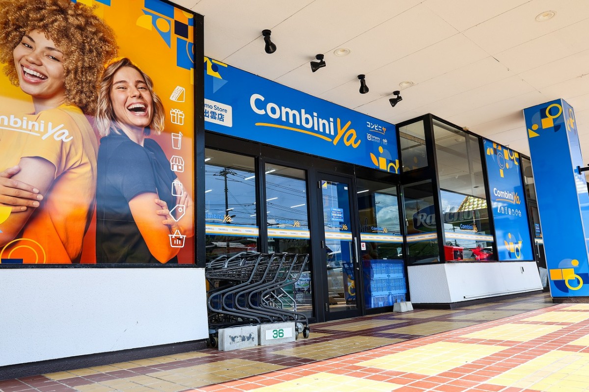 島根県出雲市にある『Combiniya（コンビニヤ）出雲店』の外観