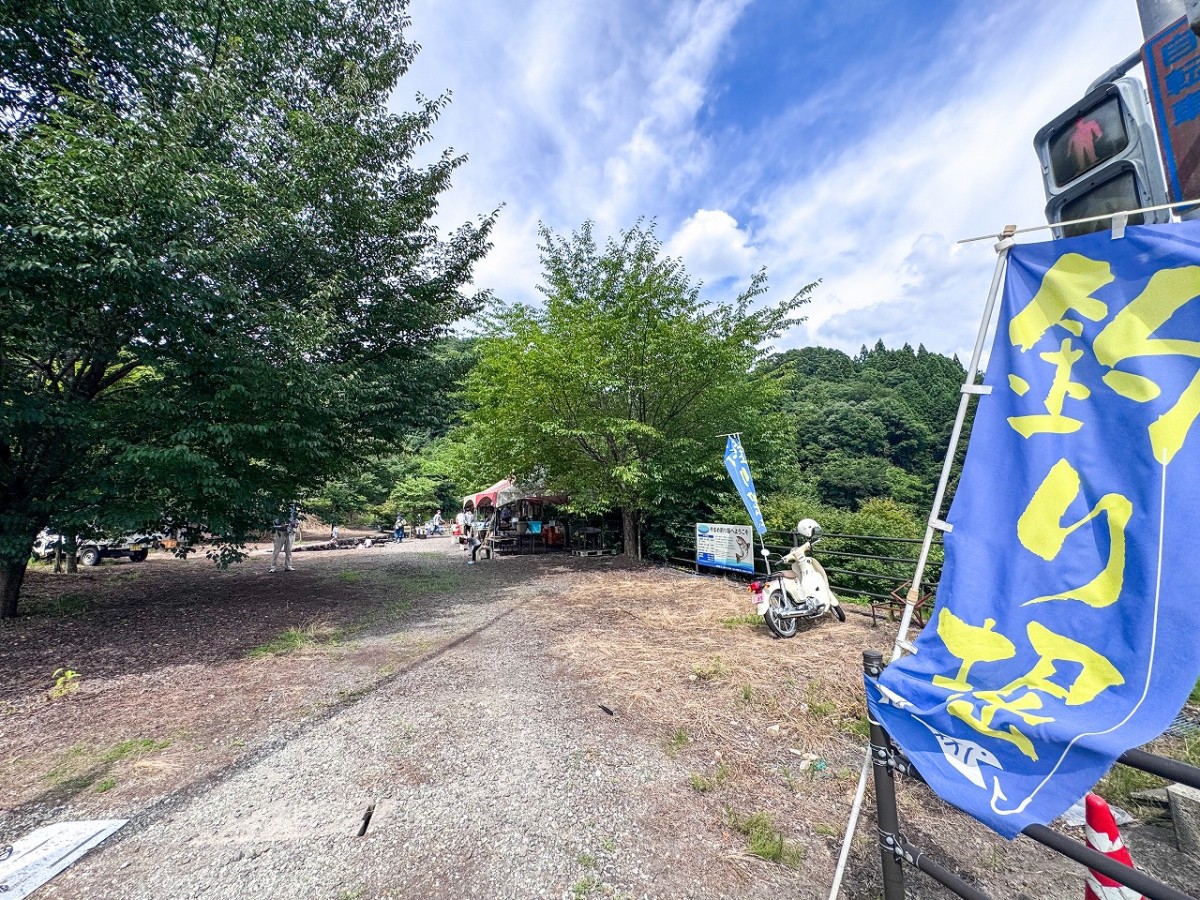 島根県飯南町にある『やまめの渓』の敷地内の様子