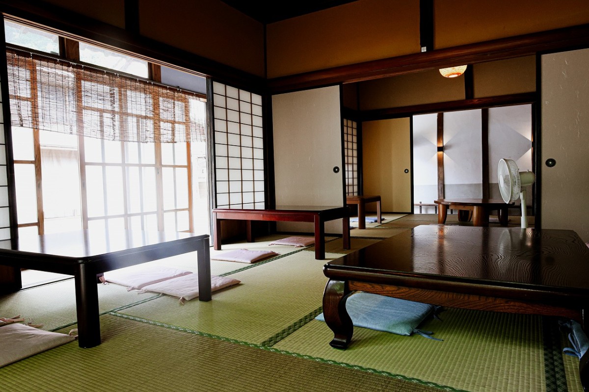 島根県雲南市にある『いなかカフェ蒼月庵』の店内の様子