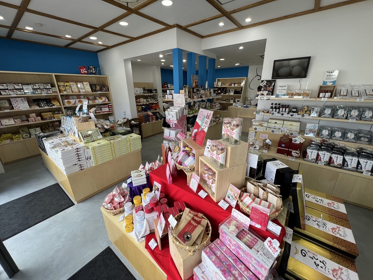 島根県出雲市の出雲大社近くにオープンした『出雲しめなわや』の店内の様子