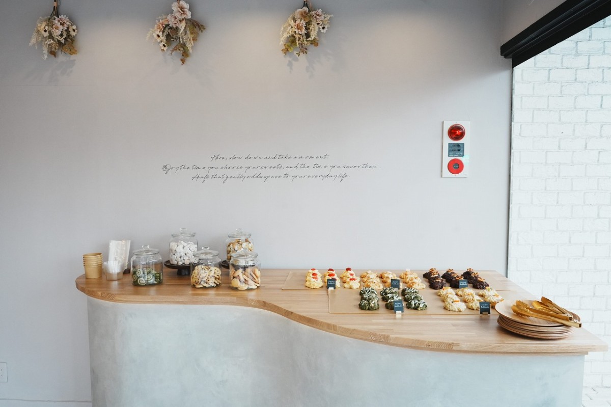 鳥取県鳥取市にオープンしたスイーツショップ『HALF TREND SWEETs 』の店内の様子