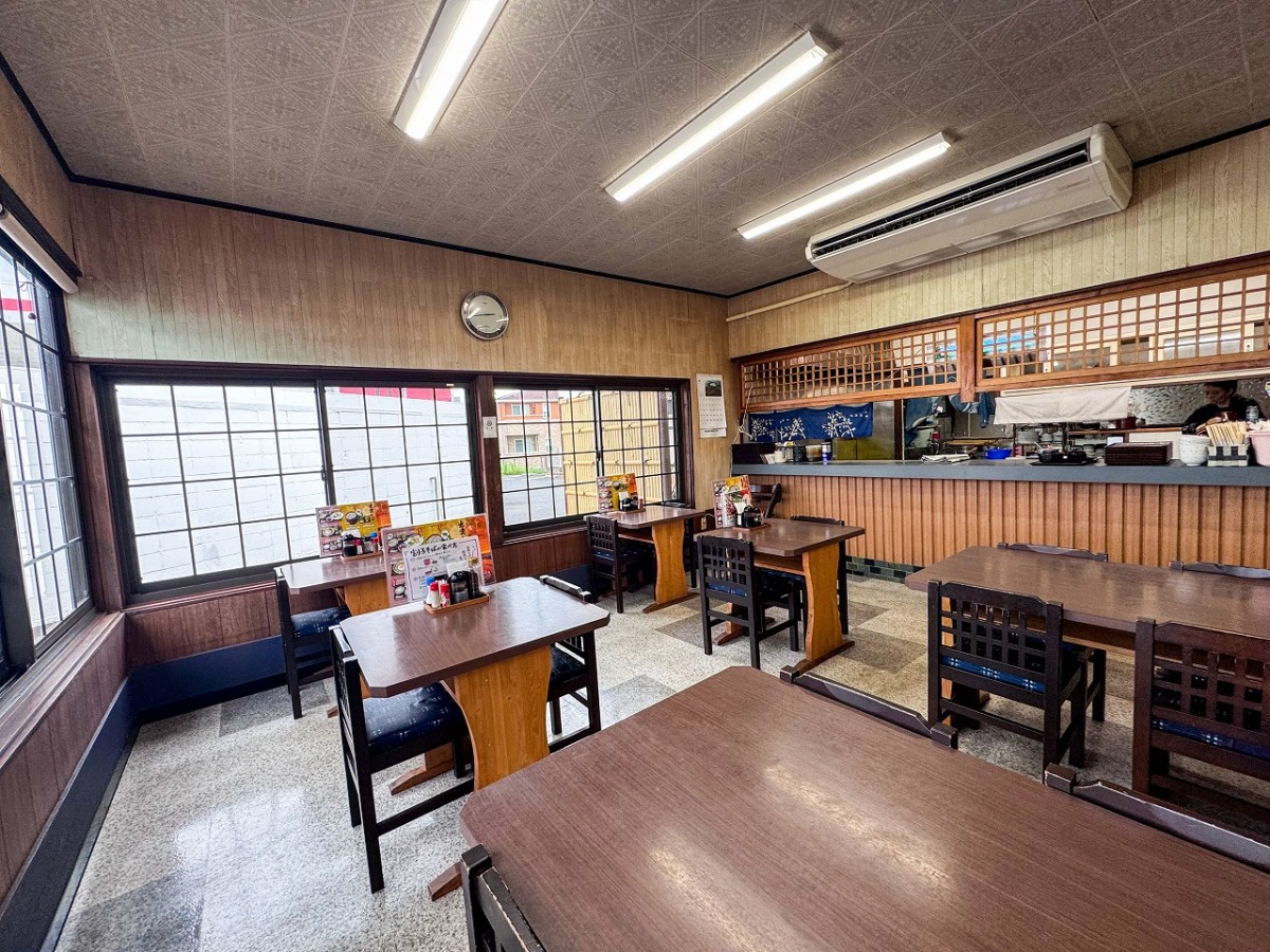 島根県出雲市にある食事処『たばら食堂』の店内