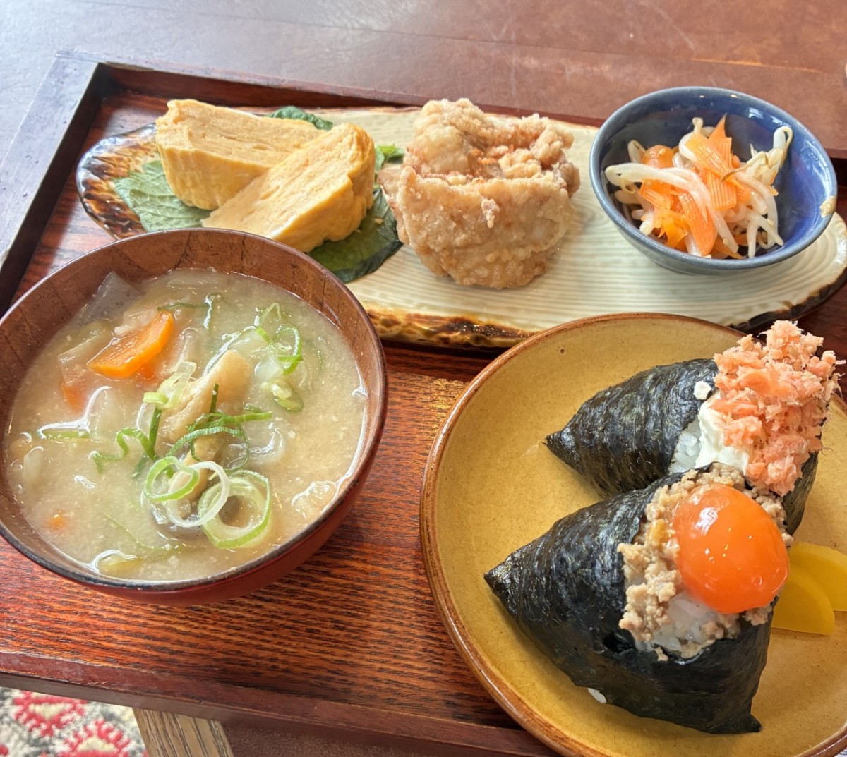 島根県松江市の玉造温泉街にある『おむすびにぎにぎ』のメニュー