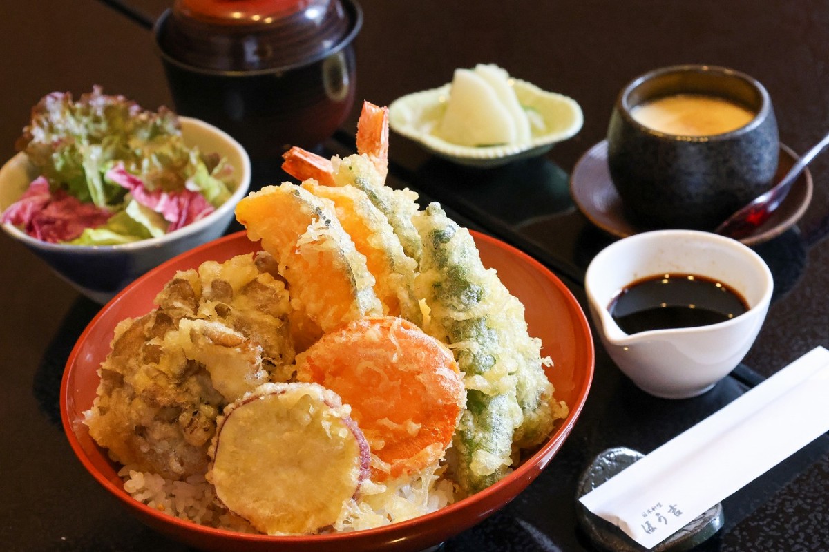 島根県出雲市斐川町にある日本料理店『ほう吉』の天丼