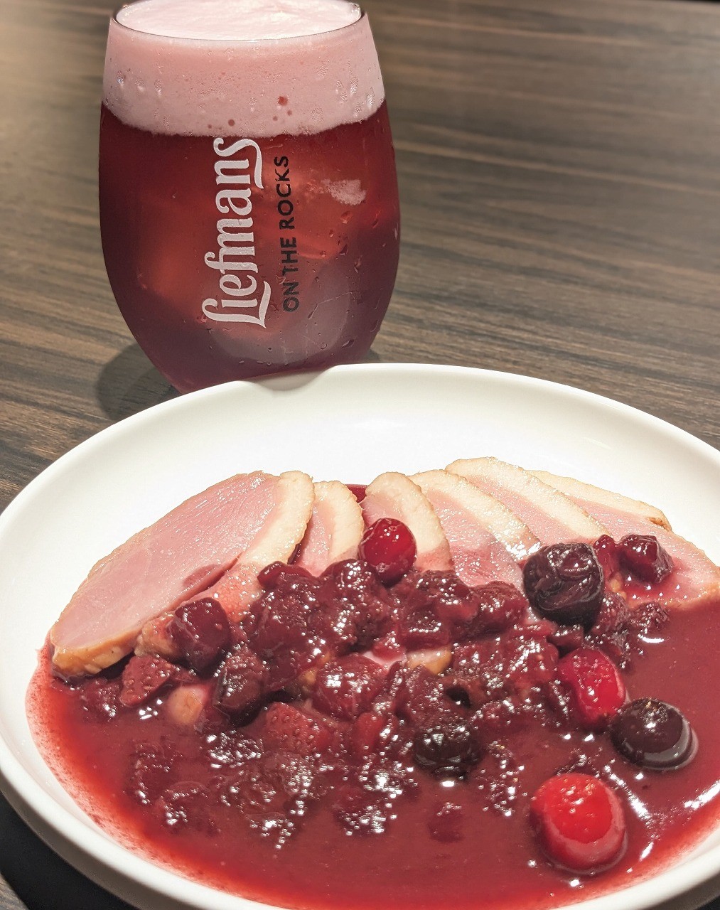 島根県松江市にオープンした『ワールドビアキッチン』のビールと料理