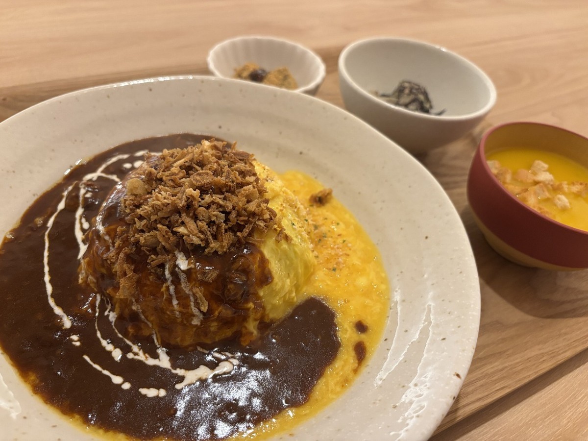 鳥取県米子市にオープンしたオムライス専門店『キッチンぷらすダンデライオン』のメニュー