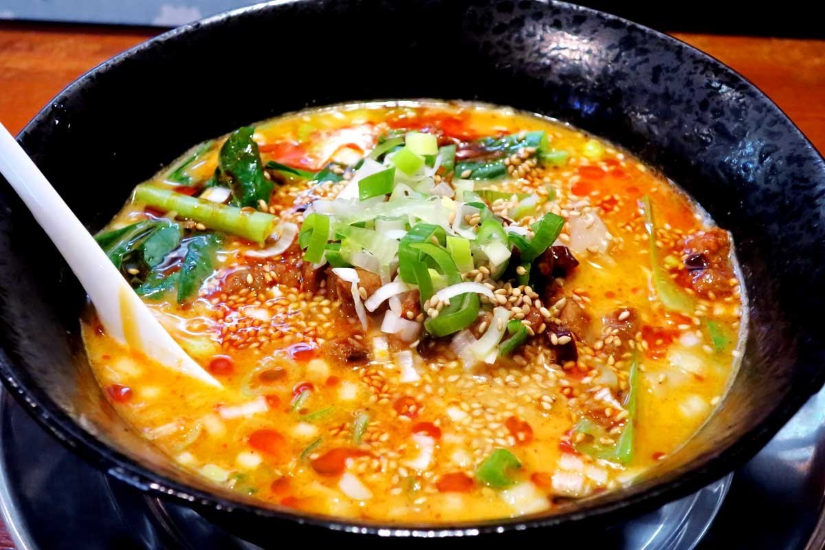 島根県松江市中原町にある『手作り料理 千恵』の四川坦々刀削麺