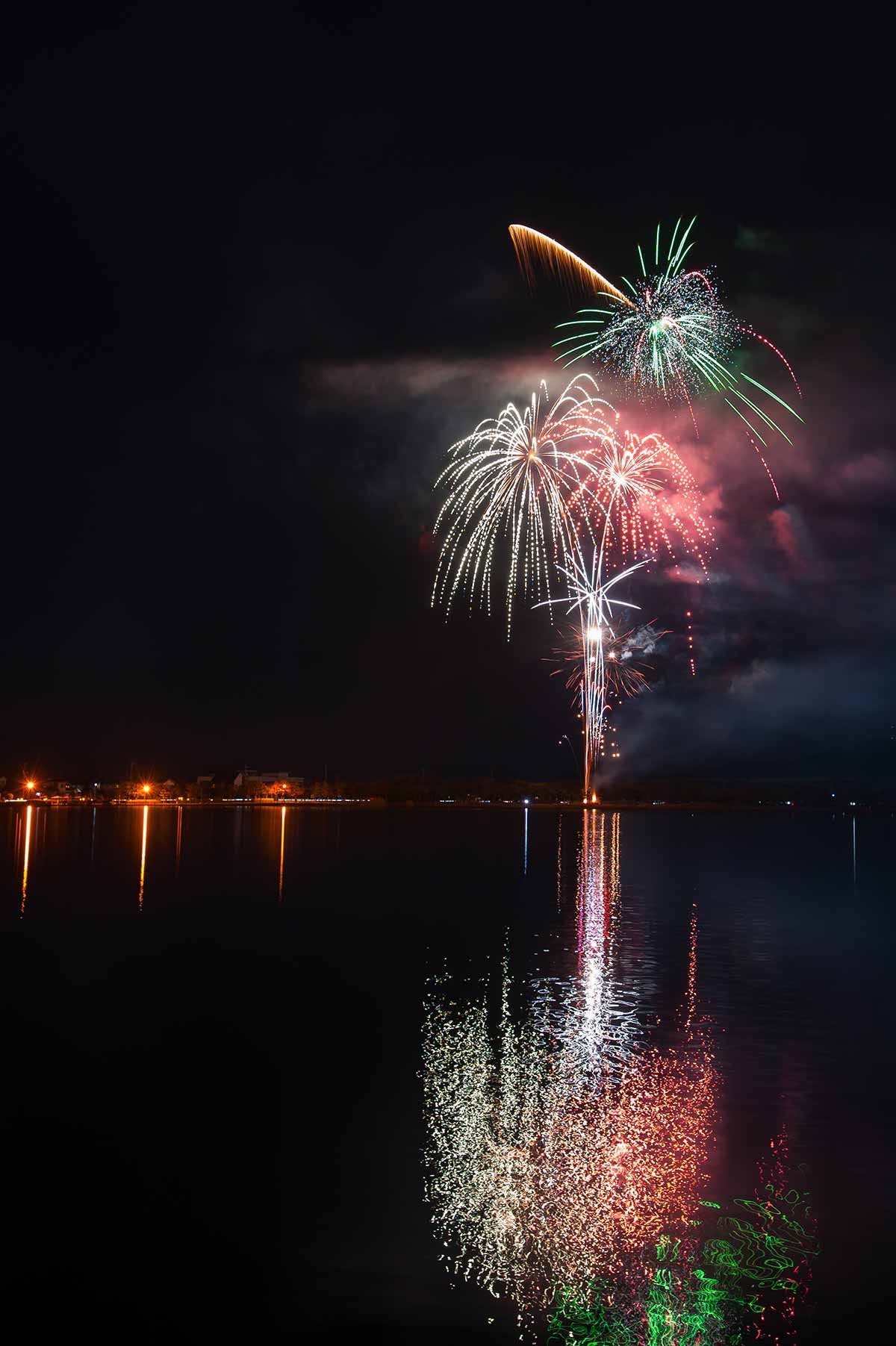 鳥取県東伯郡湯梨浜町で開催されるイベント「クリスマス花火鑑賞2024」のイメージ