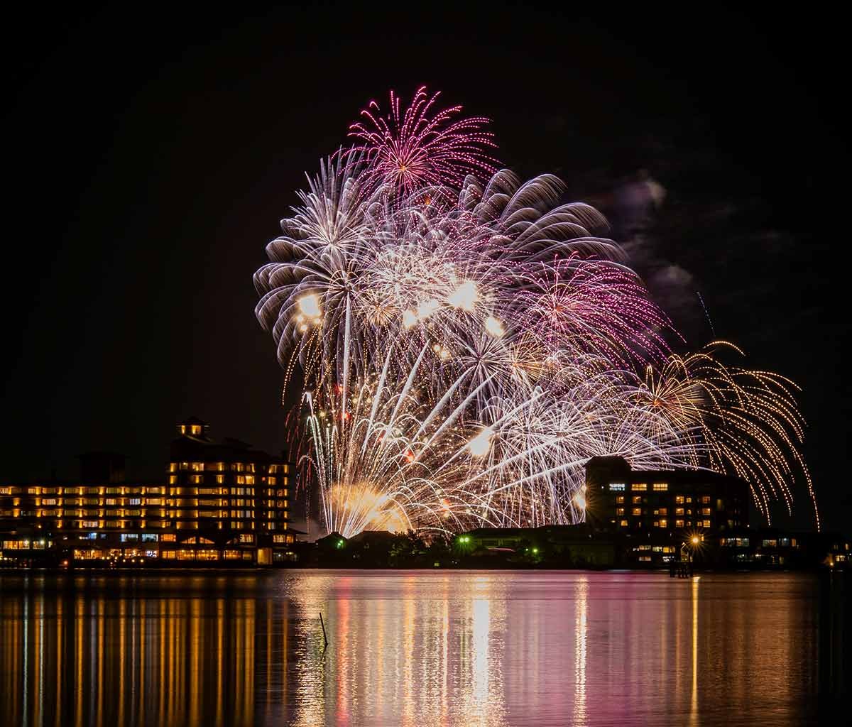 鳥取県東伯郡湯梨浜町で開催されるイベント「クリスマス花火鑑賞2024」のイメージ