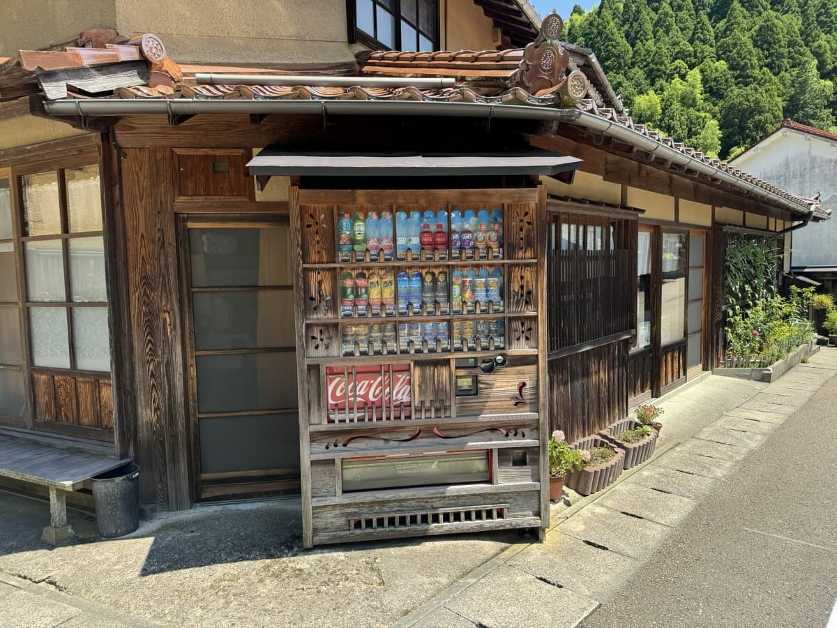 島根県大田市大森地区にある自動販売機