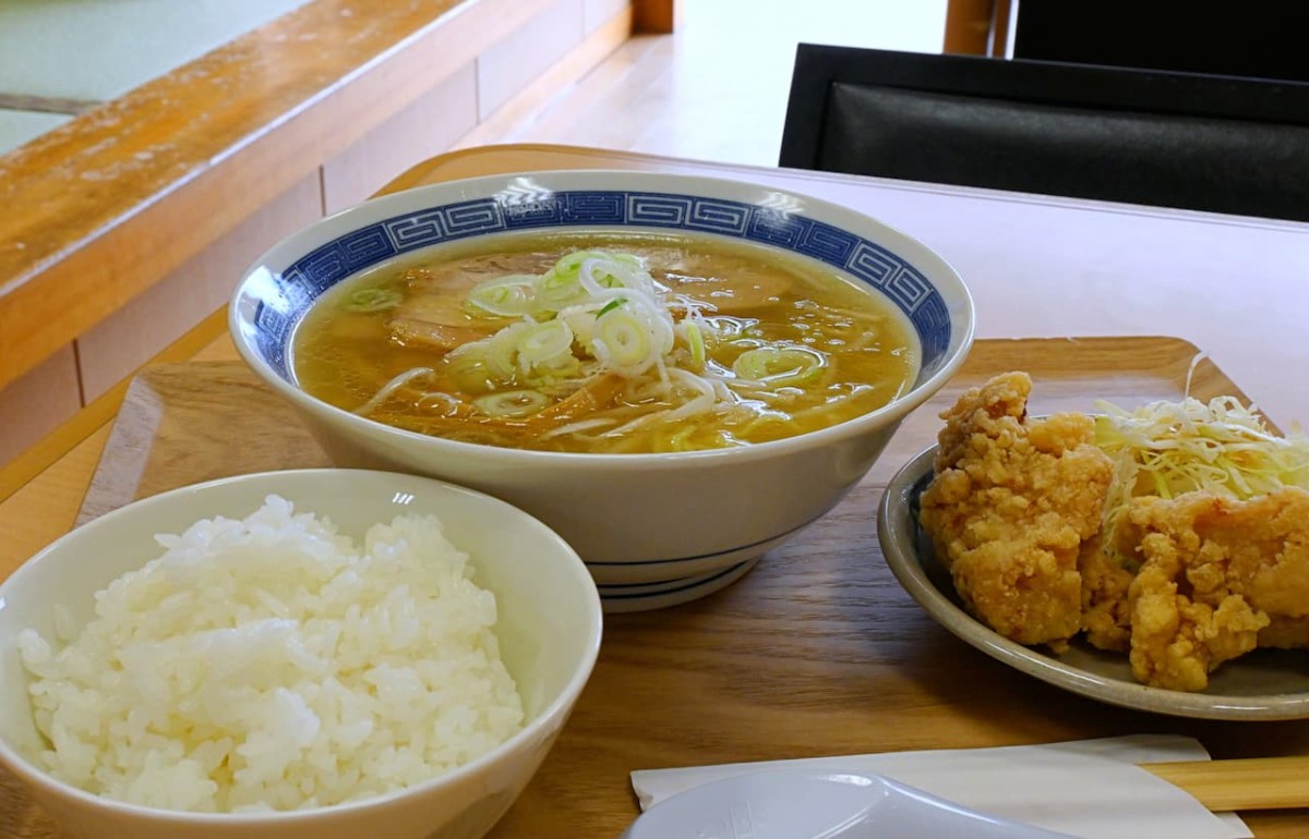 島根県松江市の『多久の湯』内にある『多久食堂』の「ラーメン定食」