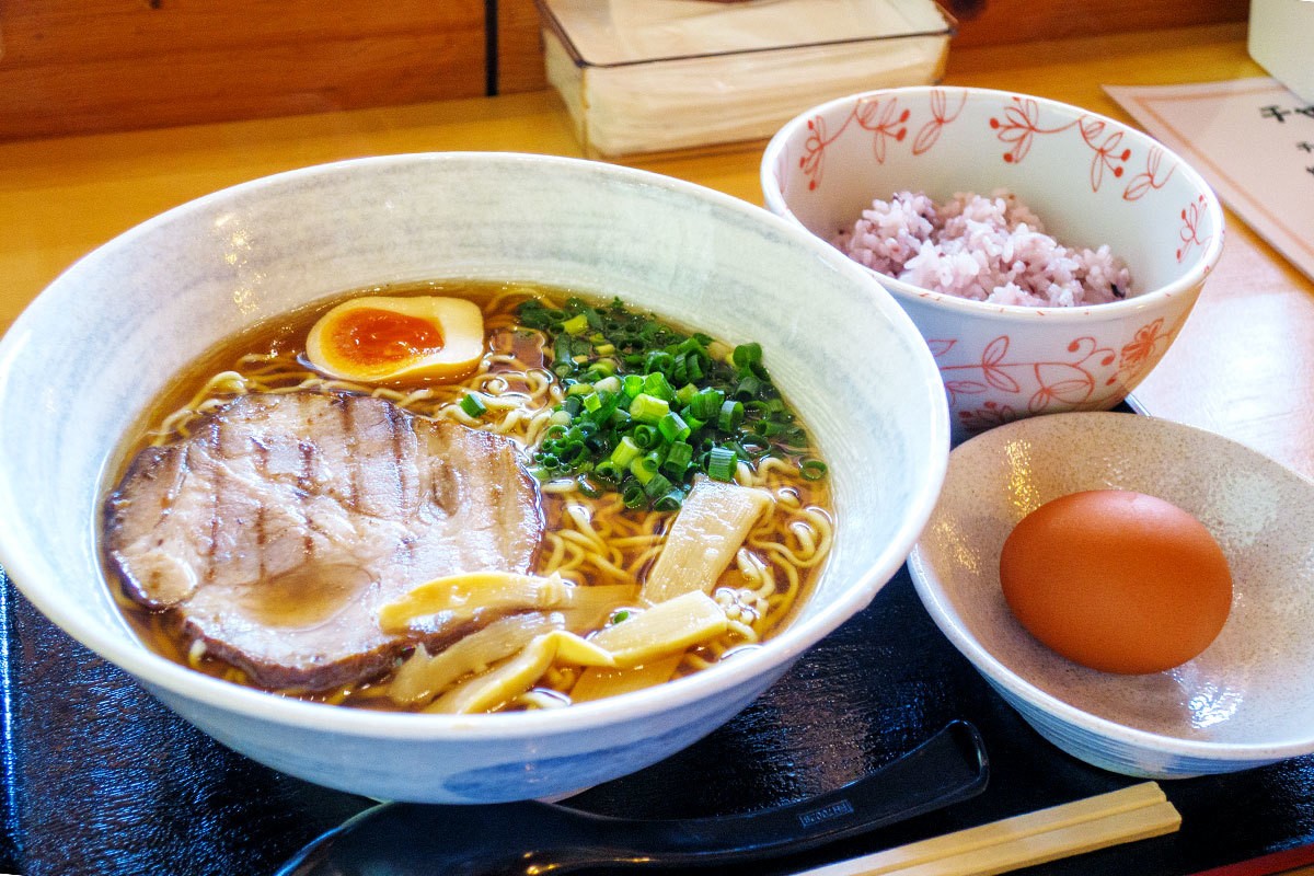 鳥取県倉吉市にある『燻製道楽』の燻製醤油ら〜めん