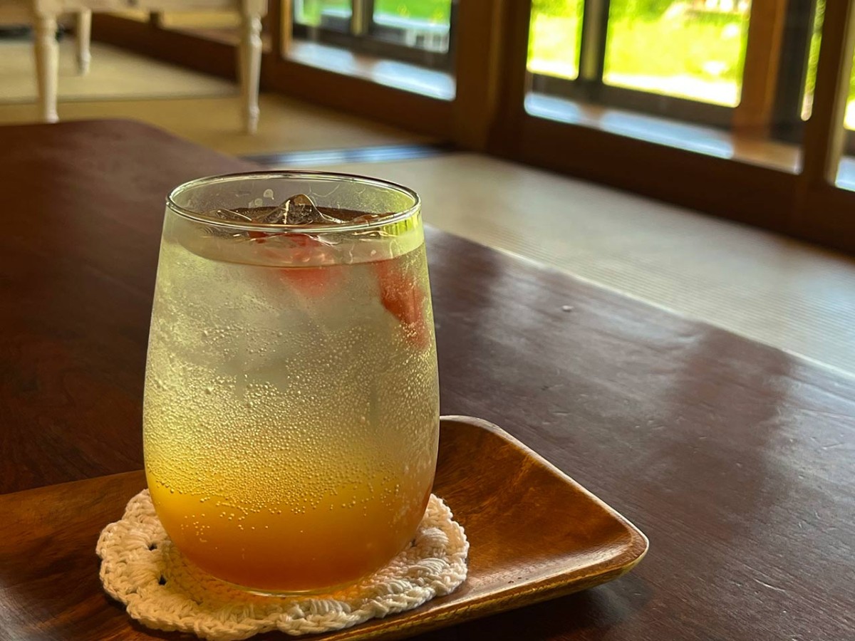 島根県出雲市にオープンしたカフェ『和herb cafe&lab 8mon』のドリンク