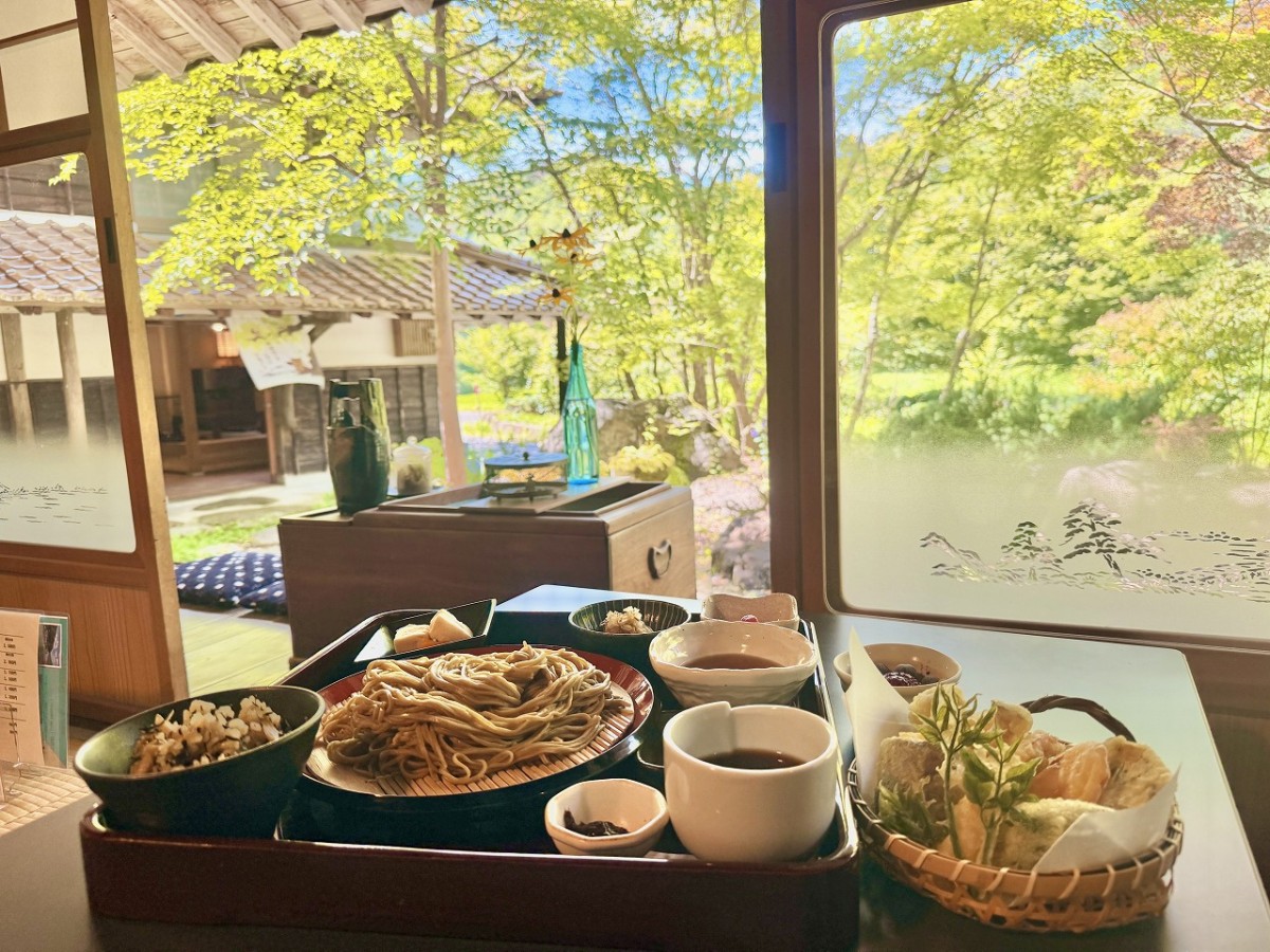 鳥取県日野郡日南町にオープンした『蕎麦処 今昔』のそば定食