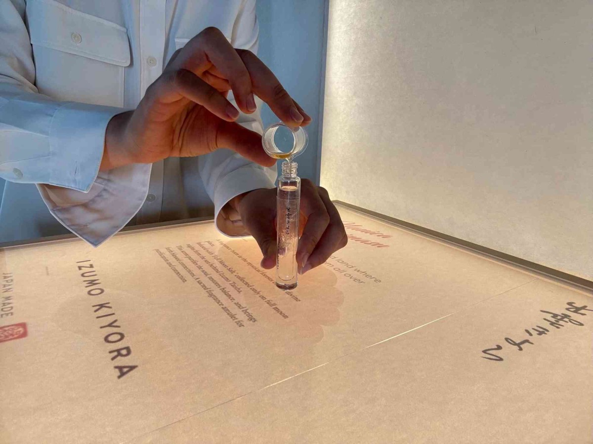 島根県出雲市にオープンした香水専門店『出雲きよら』のイメージ