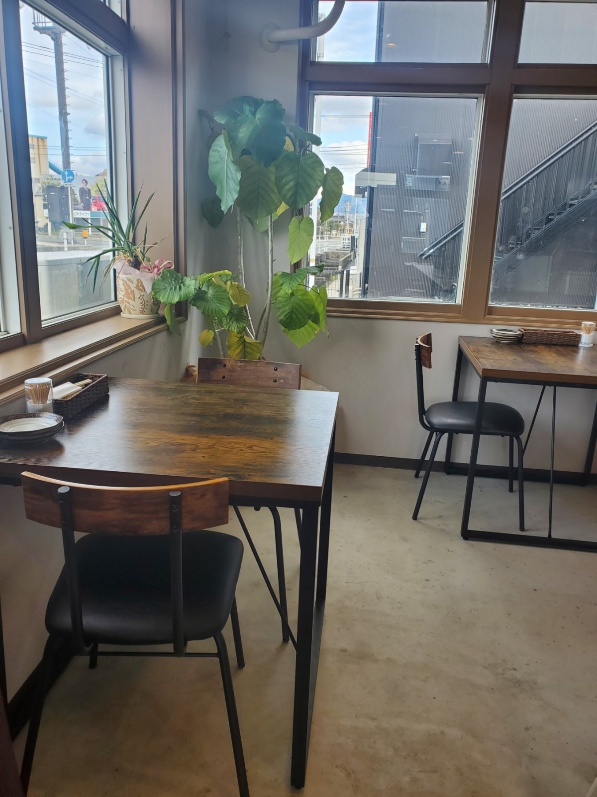 鳥取県米子市の『しゃにしゃに食堂）』の内観