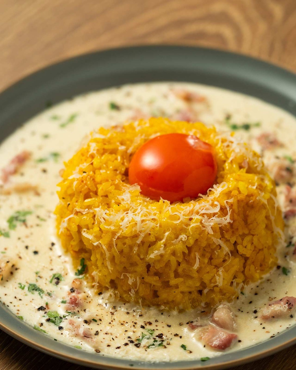 鳥取県鳥取市にオープンした『食堂FRUNK』の「龍のたまごとパンチェッタのライスカルボナーラ」